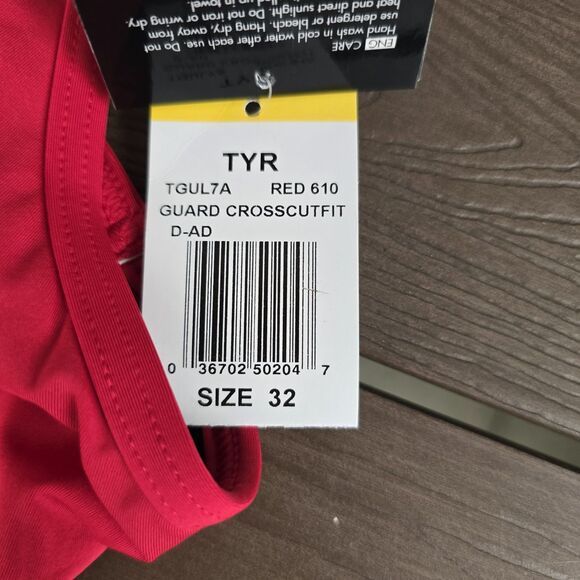TYR Durafast Life Guard CrosscutFit Red 1-Piece Swimsuit Sz 32 New - Picture 3 of 3